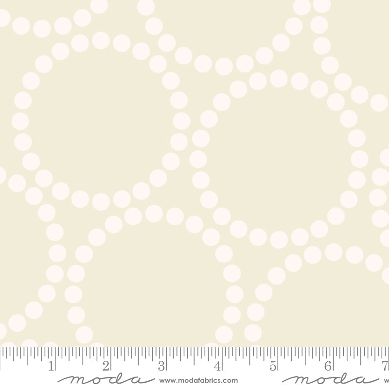 108 Pearl Bracelet - Eggshell White - Lizzy House - 108023 41 - Half Yard